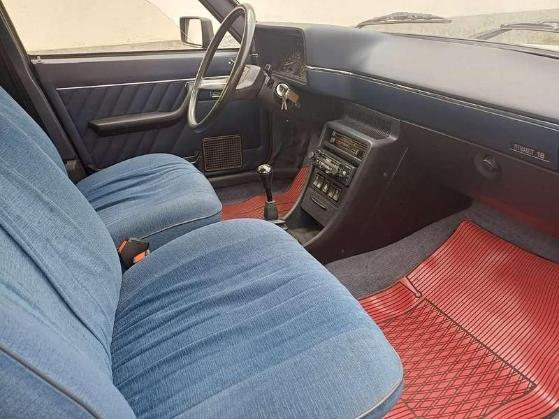 Usata Renault R18 79 CV (58 kW) 1979 Blu/azzurro Berlina