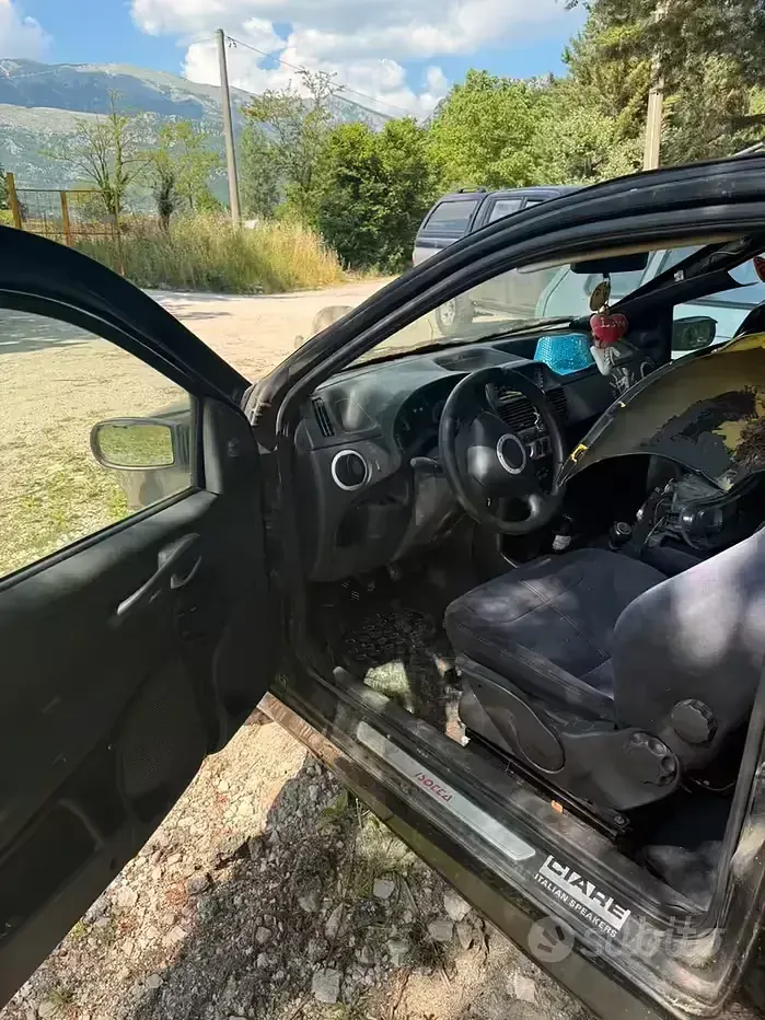 Usata Fiat Punto 80 CV (58 kW) 2000 Nero Utilitaria