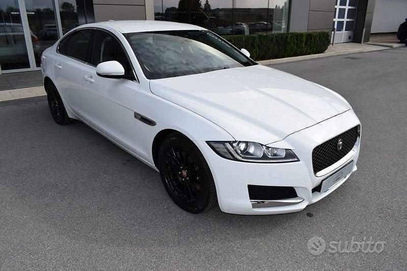 Usata Jaguar XF Prestige 180 CV (132 kW) 2016 Bianco Berlina