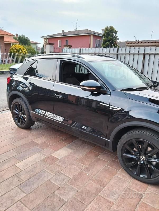 Usata VW T-Roc 110 CV (80 kW) 2024 Nero SUV