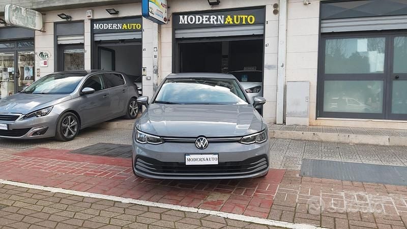 Grigio Usata 2020 VW Golf VII Style Tre volumi | 23.000 € (Cara) - Immagine 1/4