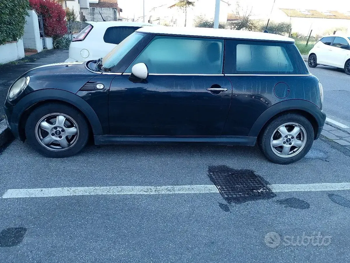 Usata Mini Cooper 120 CV (88 kW) 2008 Nero Utilitaria