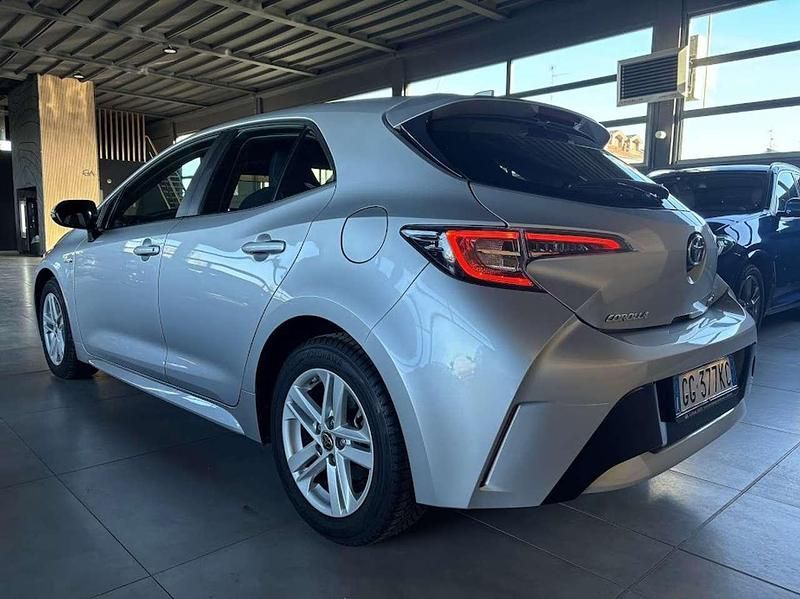 Usata Toyota Corolla Active 98 CV (72 kW) 2021 Argento Berlina