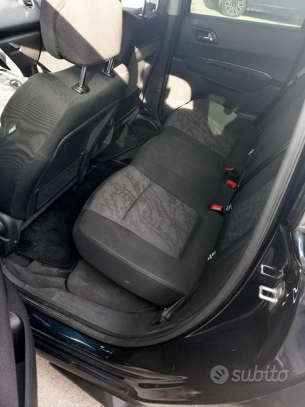 Blu Usata 2010 Peugeot 3008 SUV | 3900 € (Buon prezzo) - Immagine 1/4