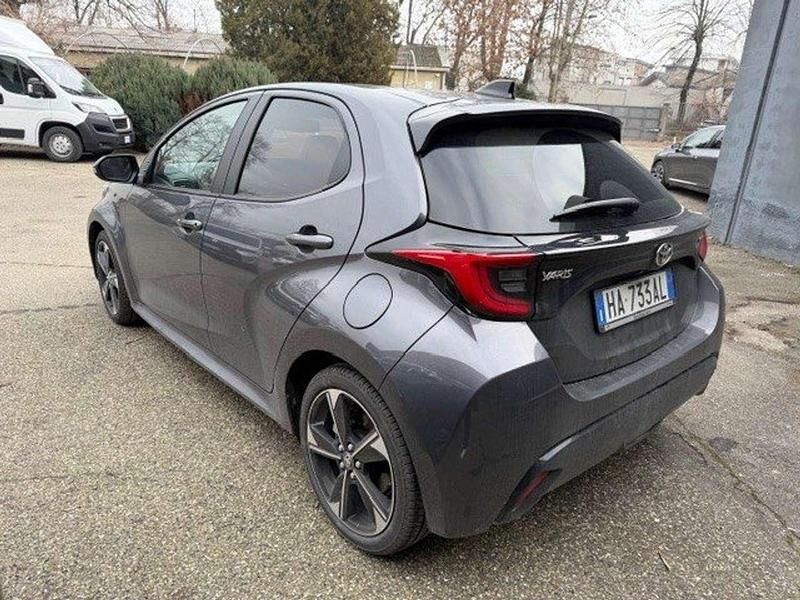 Usata Toyota Yaris Hybrid Lounge 92 CV (67 kW) 2025 Grigio Berlina