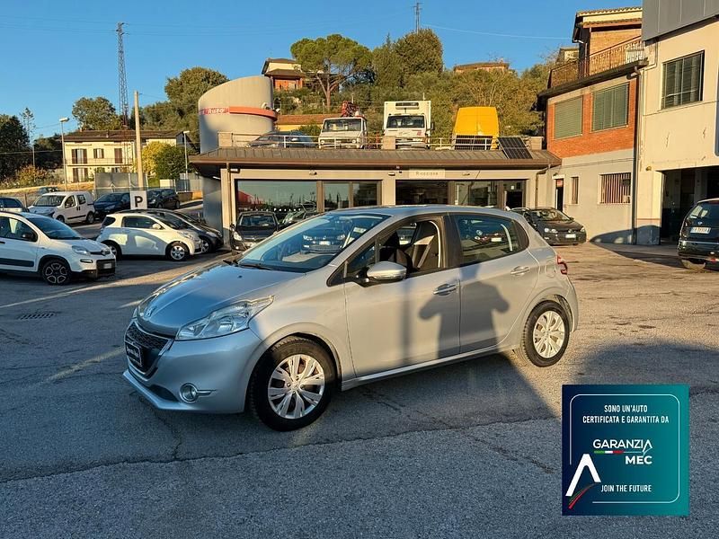 Argento Usata 2014 Peugeot 208 Allure Due volumi | 6700 € (Cara) - Immagine 1/4