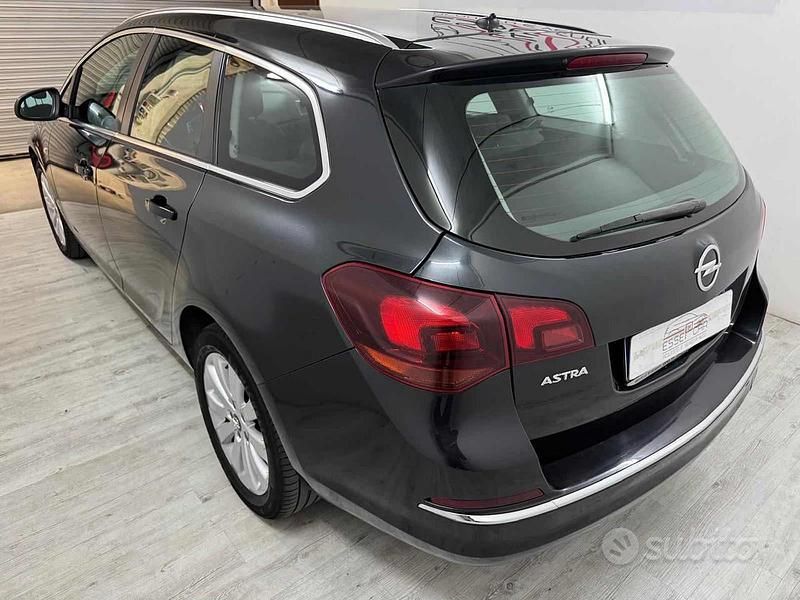 Usata Opel Astra Cosmo 110 CV (80 kW) 2015 Grigio scuro Station wagon
