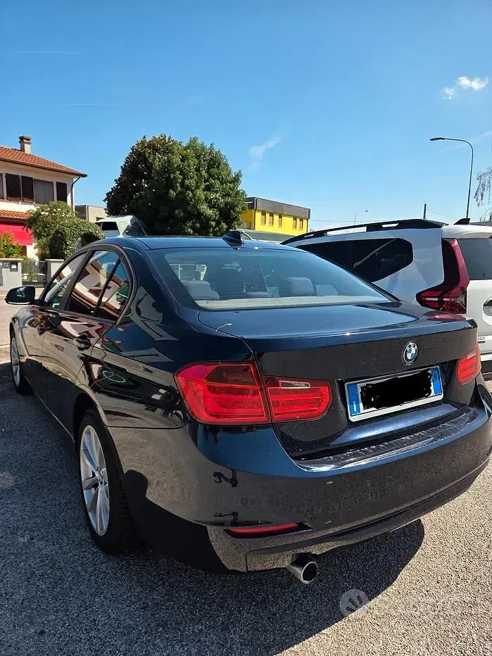 Usata BMW 318 143 CV (105 kW) 2012 Bluazzurro Berlina