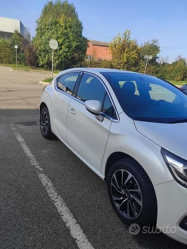 Usata DS Automobiles DS4 So Chic 120 CV (88 kW) 2017 Bianco Utilitaria