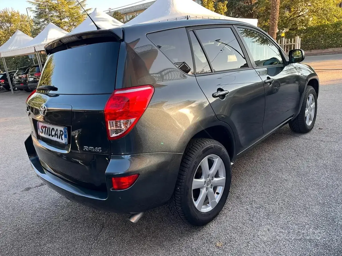 Usata Toyota RAV4 136 CV (100 kW) 2008 Grigio SUV