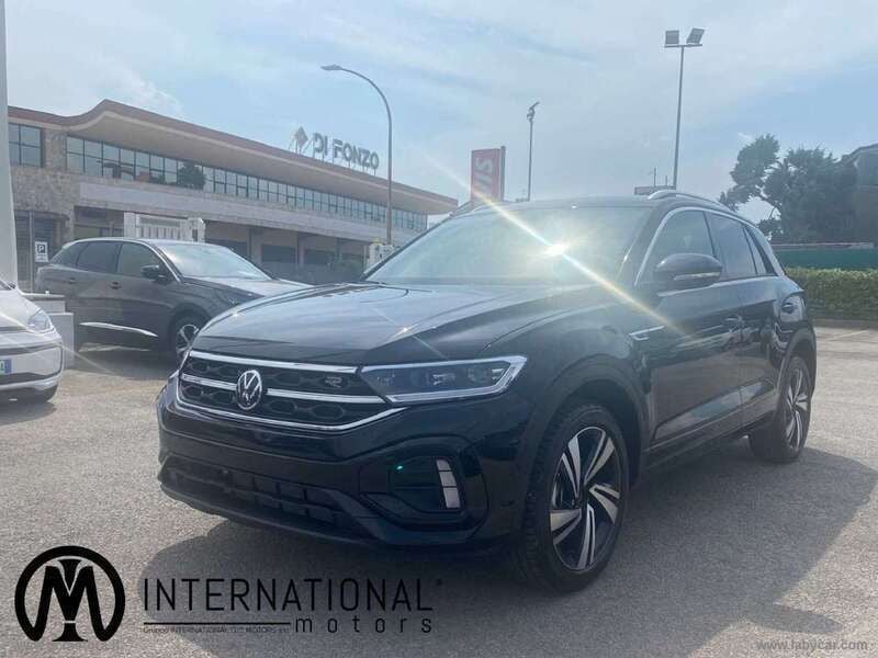 Nero Nuova 2024 VW T-Roc R-line SUV | 29.500 € (Buon prezzo) - Immagine 1/4