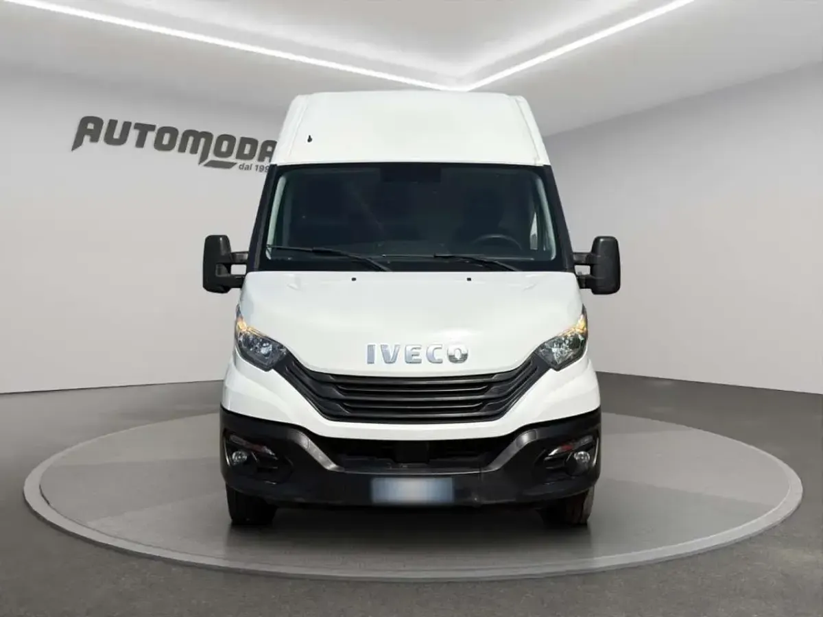Usata Iveco Daily 136 CV (100 kW) 2023 Bianco Furgone