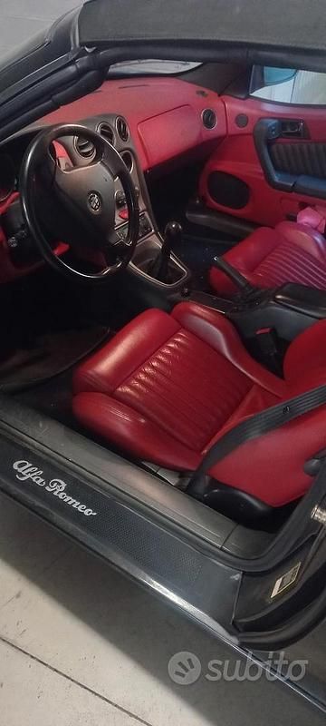 Usata Alfa Romeo Spider 122 CV (89 kW) 2002 Nero Cabrio