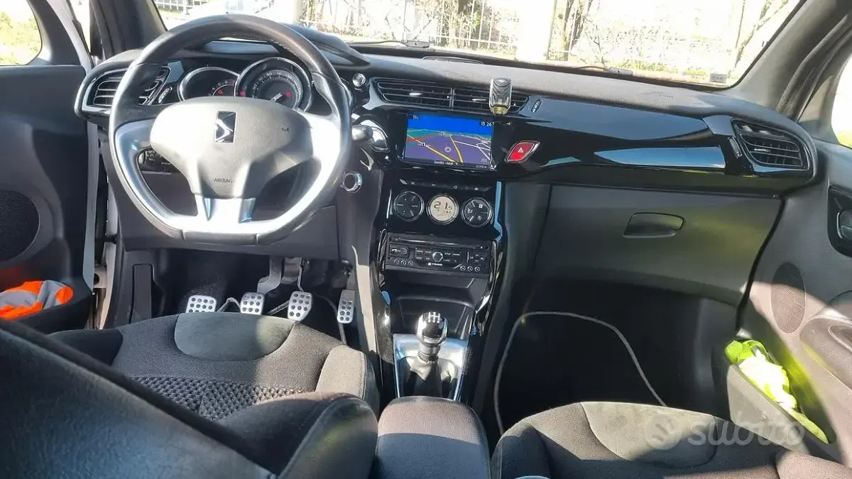 Usata DS Automobiles DS3 So Chic 82 CV (60 kW) 2013 Bianco Berlina