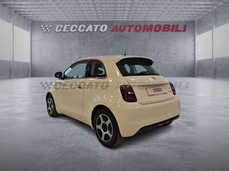 Usata Fiat 500e Passion 86 kW (118 CV) 2021 Bianco Utilitaria