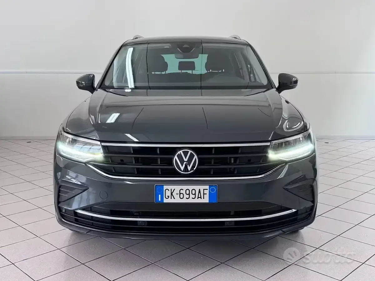 Usata VW Tiguan Life 122 CV (89 kW) 2022 Grigio SUV