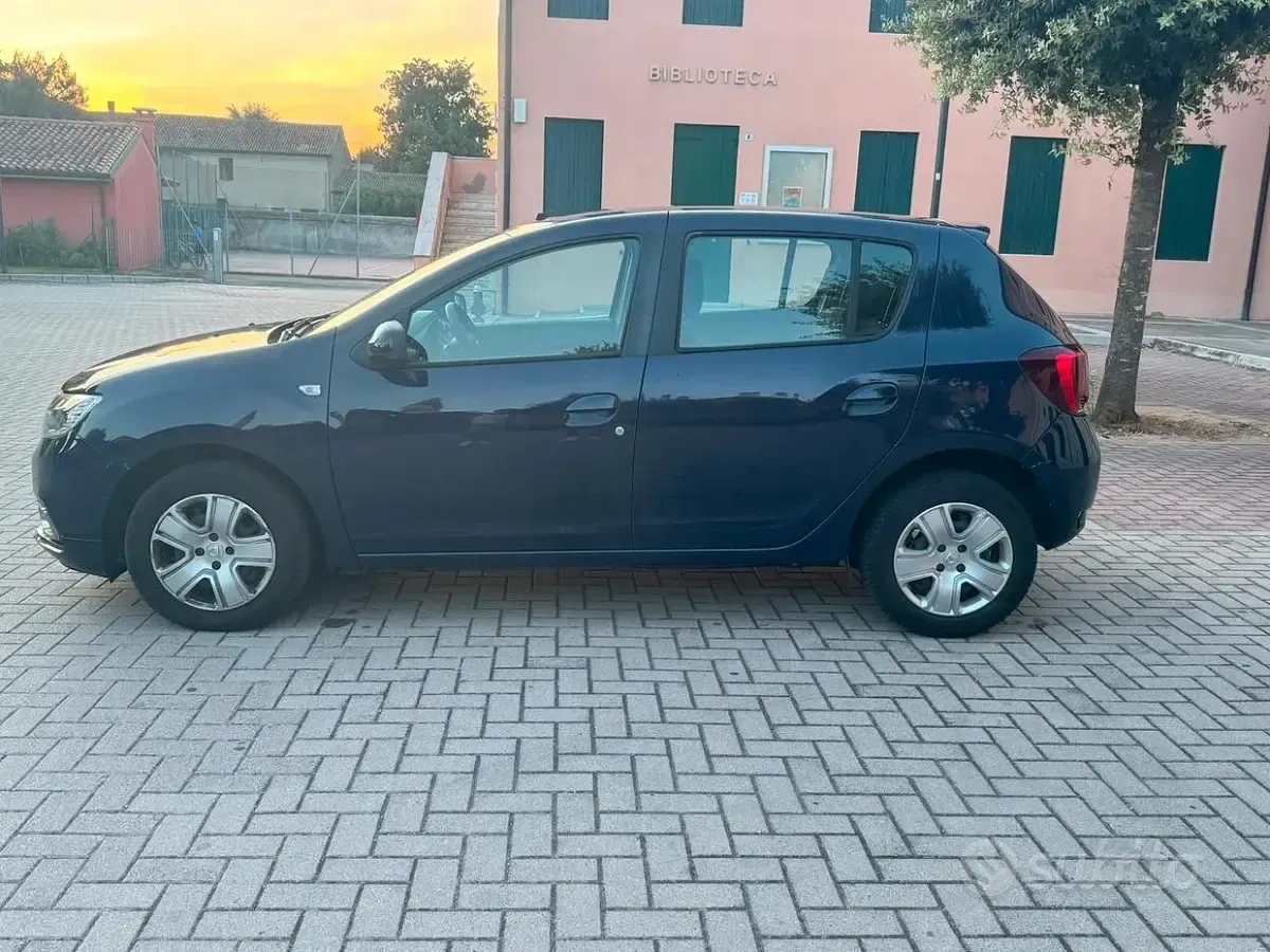 Usata Dacia Sandero 73 CV (53 kW) 2019 Bluazzurro Berlina