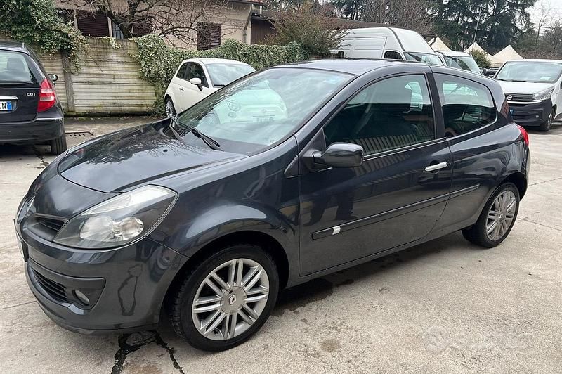 Usata Renault Clio II 98 CV (72 kW) 2006 Grigio Berlina