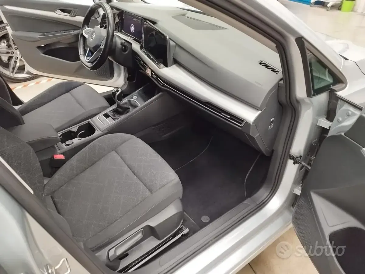 Käytetty VW Golf VII Style 115 HP (84 kW) 2020 Harmaa Sedan