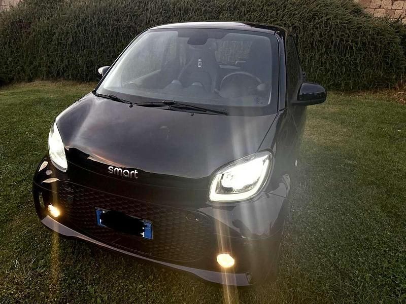 Usata 2023 Smart ForTwo Electric Drive Passion Due volumi | 16.500 € (Buon prezzo) - Immagine 1/4
