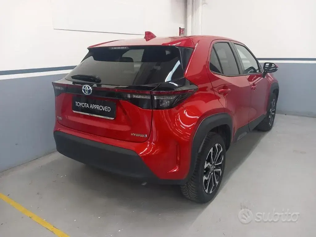 Usata Toyota Yaris 2022 Rosso Utilitaria