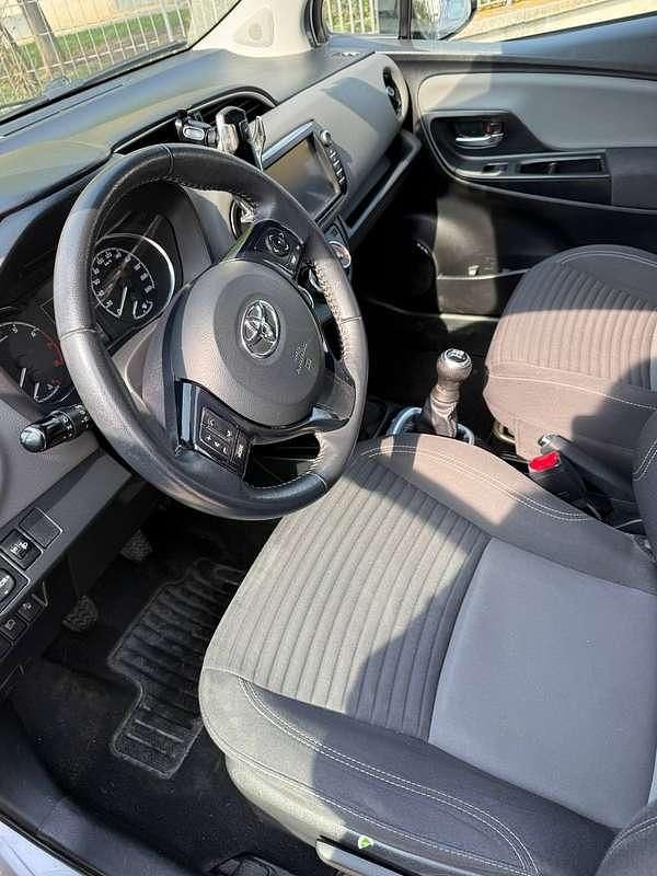 Usata Toyota Yaris 65 CV (47 kW) 2018 Argento Utilitaria
