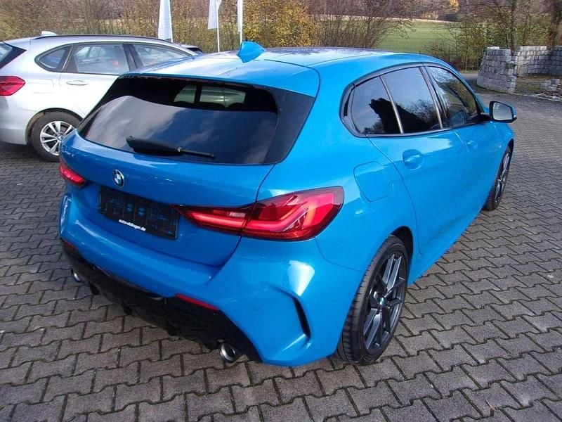 Usata BMW 120 M Sport 178 CV (130 kW) 2024 Blu/azzurro Utilitaria