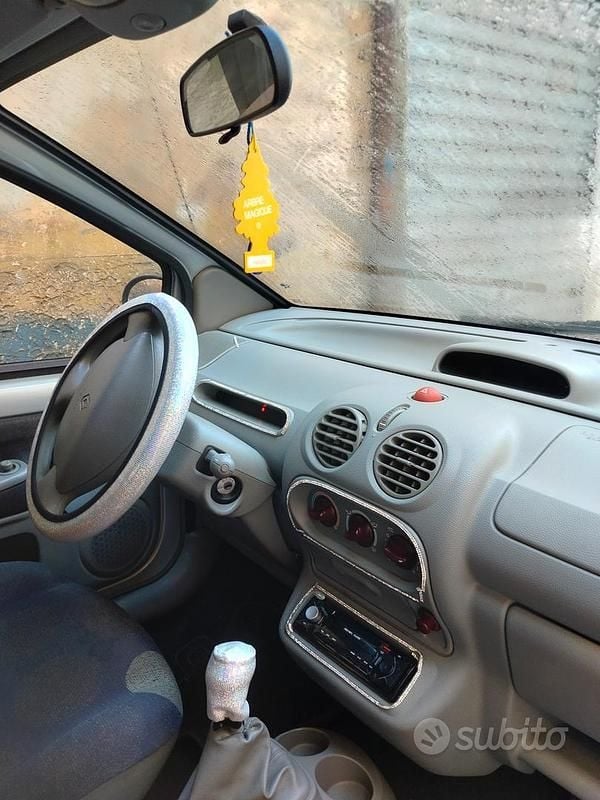 Usata Renault Twingo 58 CV (42 kW) 2002 Giallo Utilitaria