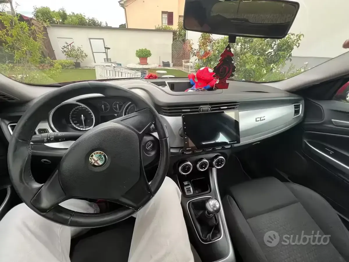 Usata Alfa Romeo Giulietta 105 CV (77 kW) 2012 Rosso Utilitaria