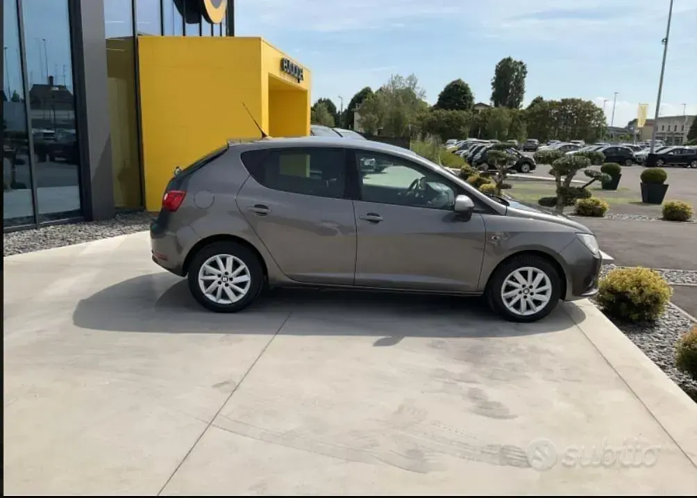 Usata Seat Ibiza Style 75 CV (55 kW) 2014 Grigio Berlina