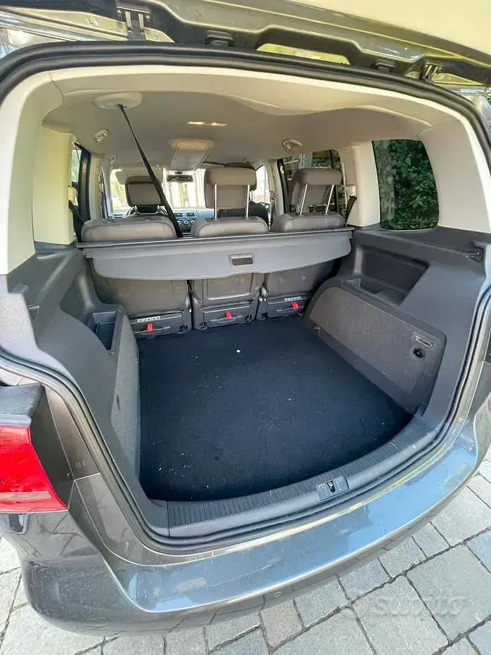 Usata VW Touran 140 CV (102 kW) 2015 Grigio Monovolume
