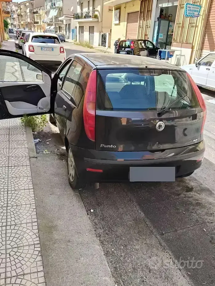Usata Fiat Punto 69 CV (50 kW) 2011 Utilitaria
