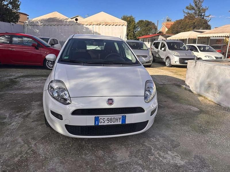 Usata Fiat Punto Lounge 69 CV (50 kW) 2017 Bianco Utilitaria