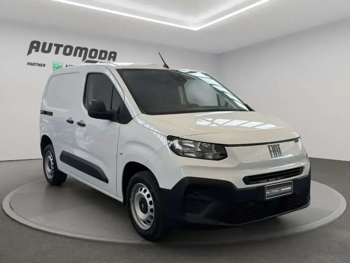 Usata Fiat Doblò 102 CV (75 kW) 2024 Bianco Monovolume