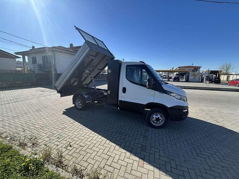 Usata Iveco Daily 150 CV (110 kW) 2016