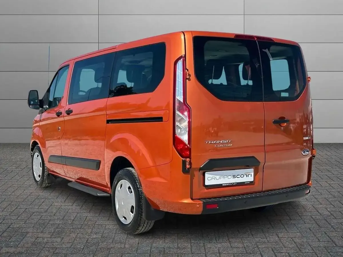 Usata Ford Transit Custom Trend 131 CV (96 kW) 2022 Graurora nuvola Station wagon