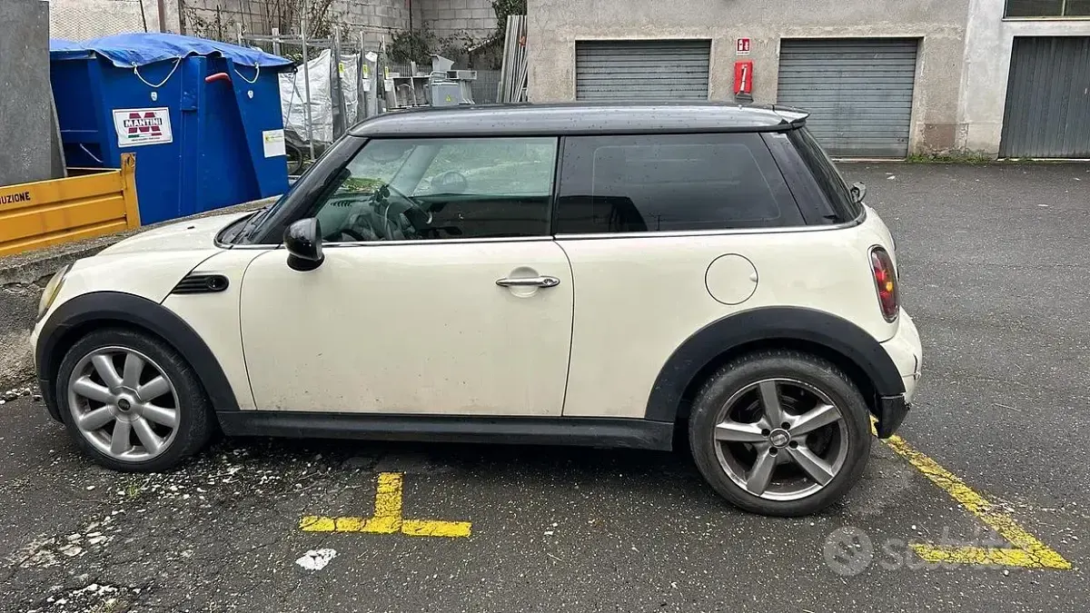Usata Mini Cooper 109 CV (80 kW) 2007 Marrone Utilitaria