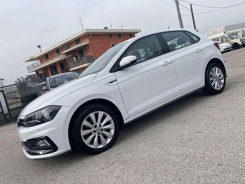 Begagnad VW Polo Highline 95 HK (69 kW) 2018 Vit Halvkombi