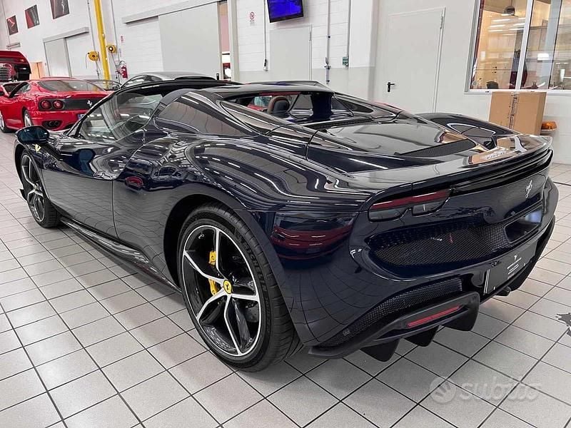 Usata Ferrari 296 663 CV (487 kW) 2024 Blu Cabrio