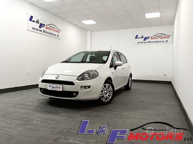 Bianco Usata 2014 Fiat Punto Street Due volumi | 5490 € (Buon prezzo) - Immagine 1/4