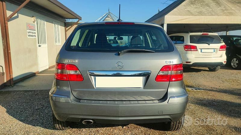 Usata Mercedes B180 Executive 109 CV (80 kW) 2010 Grigio / metallizzato Monovolume