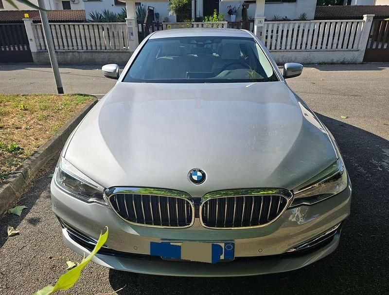 Usata 2021 BMW 530e Luxury Line Tre volumi | 33.500 € (Molto cara) - Immagine 1/4
