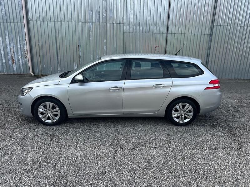 Usata Peugeot 308 Business-Line 120 CV (88 kW) 2017 Argento Station wagon