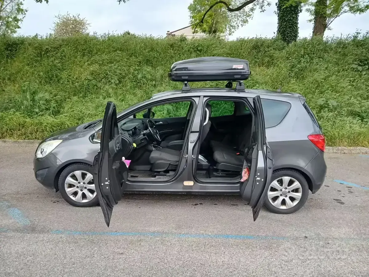 Usata Opel Meriva Cosmo 101 CV (74 kW) 2010 Grigio Monovolume