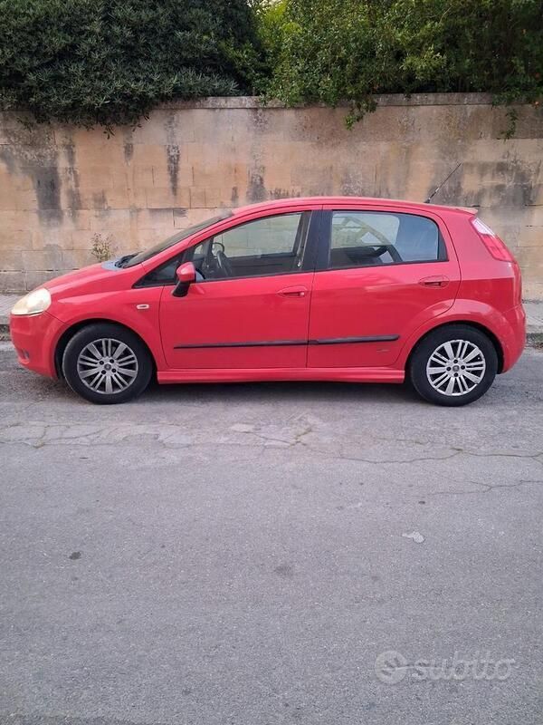 Usata Fiat Grande Punto 75 CV (55 kW) 2007 Rosso Utilitaria