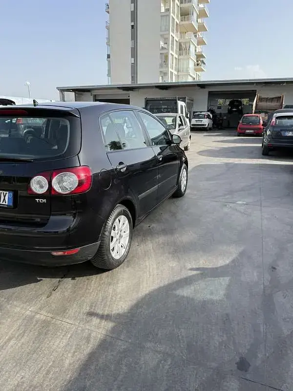 Usata VW Golf V Highline 105 CV (77 kW) 2007 Berlina