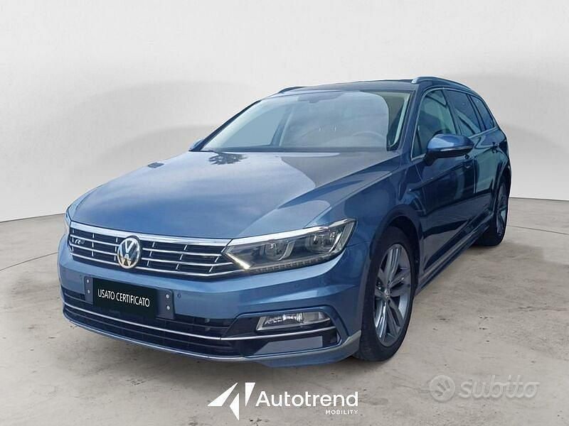 Usata VW Passat Highline 190 CV (139 kW) 2015 Blu Station wagon