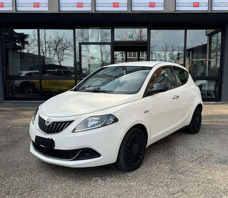 Usata Lancia Ypsilon Silver 69 CV (50 kW) 2022 Bianco Utilitaria