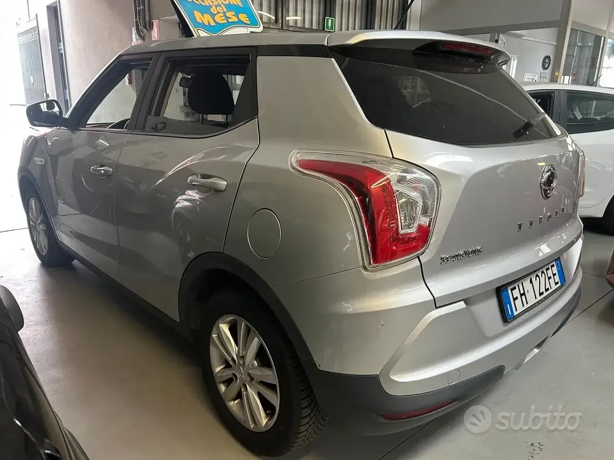 Usata SsangYong Tivoli 128 CV (94 kW) 2017 Grigio SUV