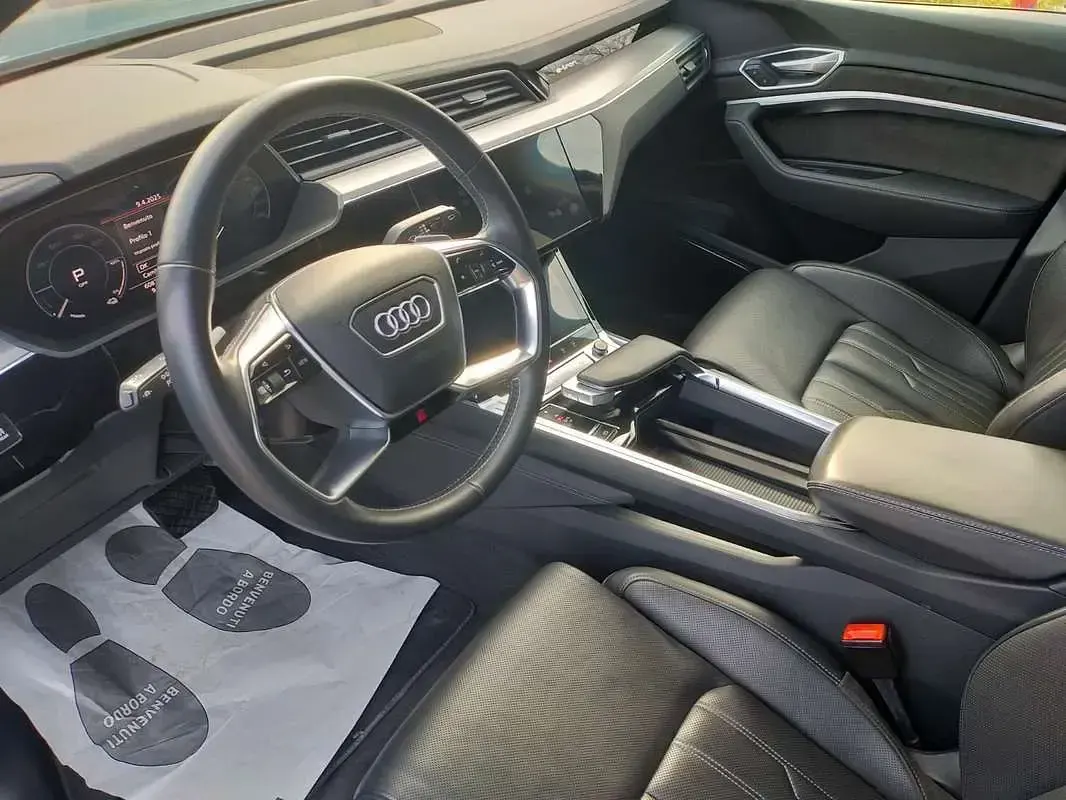 Usata Audi e-tron Ambiente 158 kW (215 CV) 2020 Blu/azzurro SUV